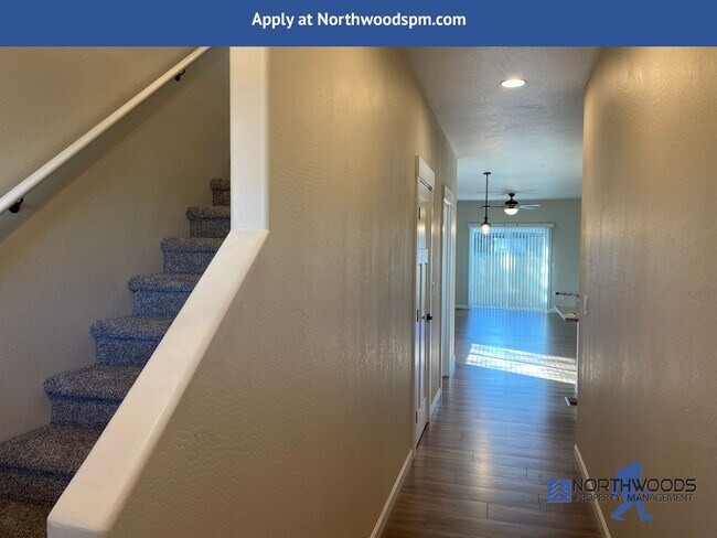 Foto del edificio - Beautiful Newer Build 1855 Square Foot 3 B...