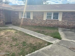 Building Photo - 102 Hershel Ct