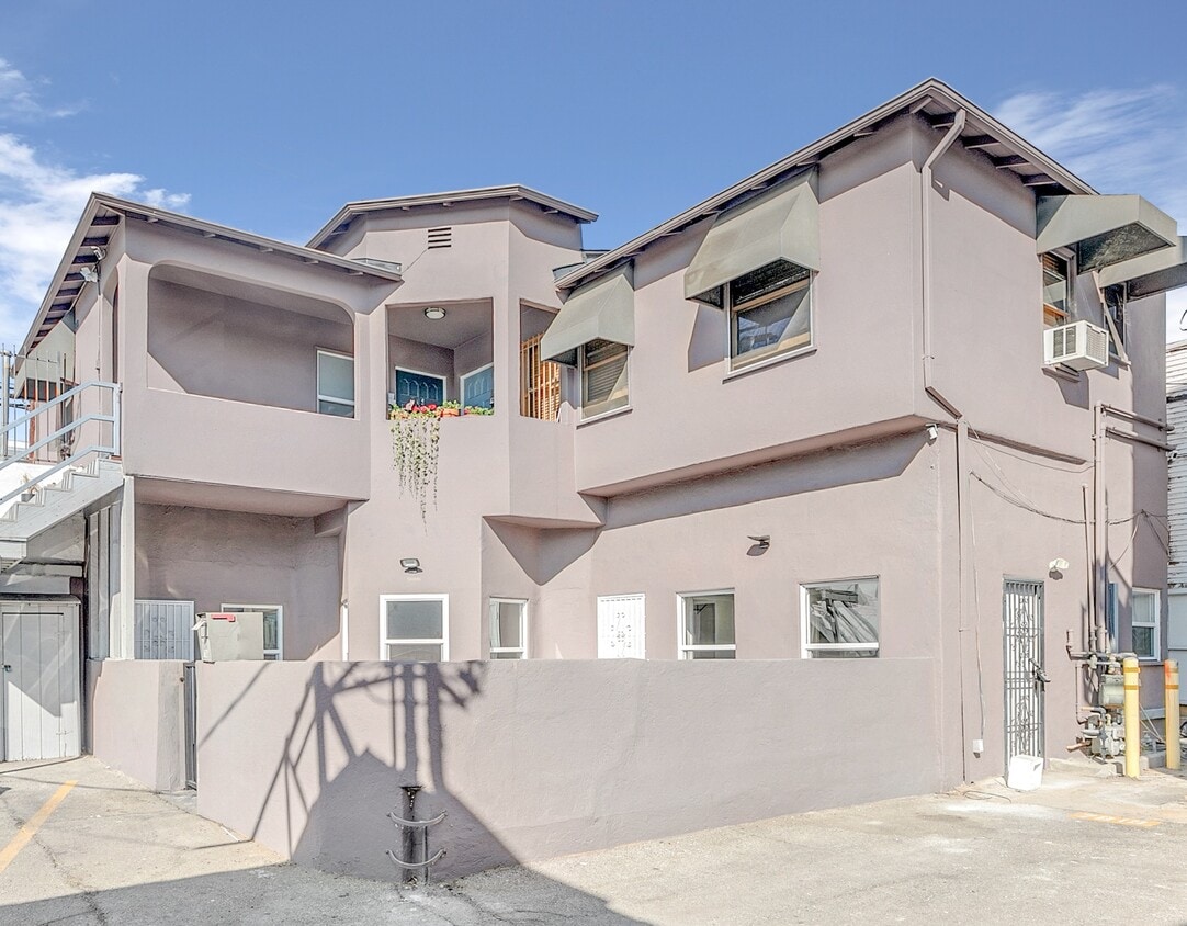 Primary Photo - 706 N Orange Grove Ave