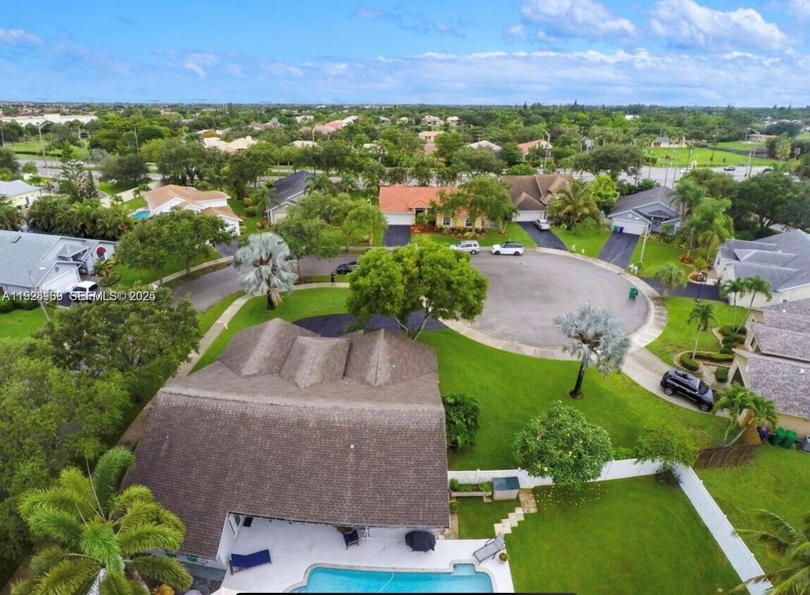 Foto principal - 8965 SW 59th Ct