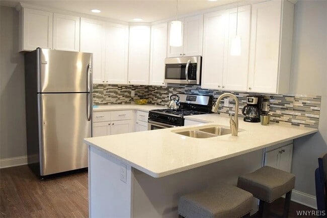 Building Photo - 6626 Erie Rd