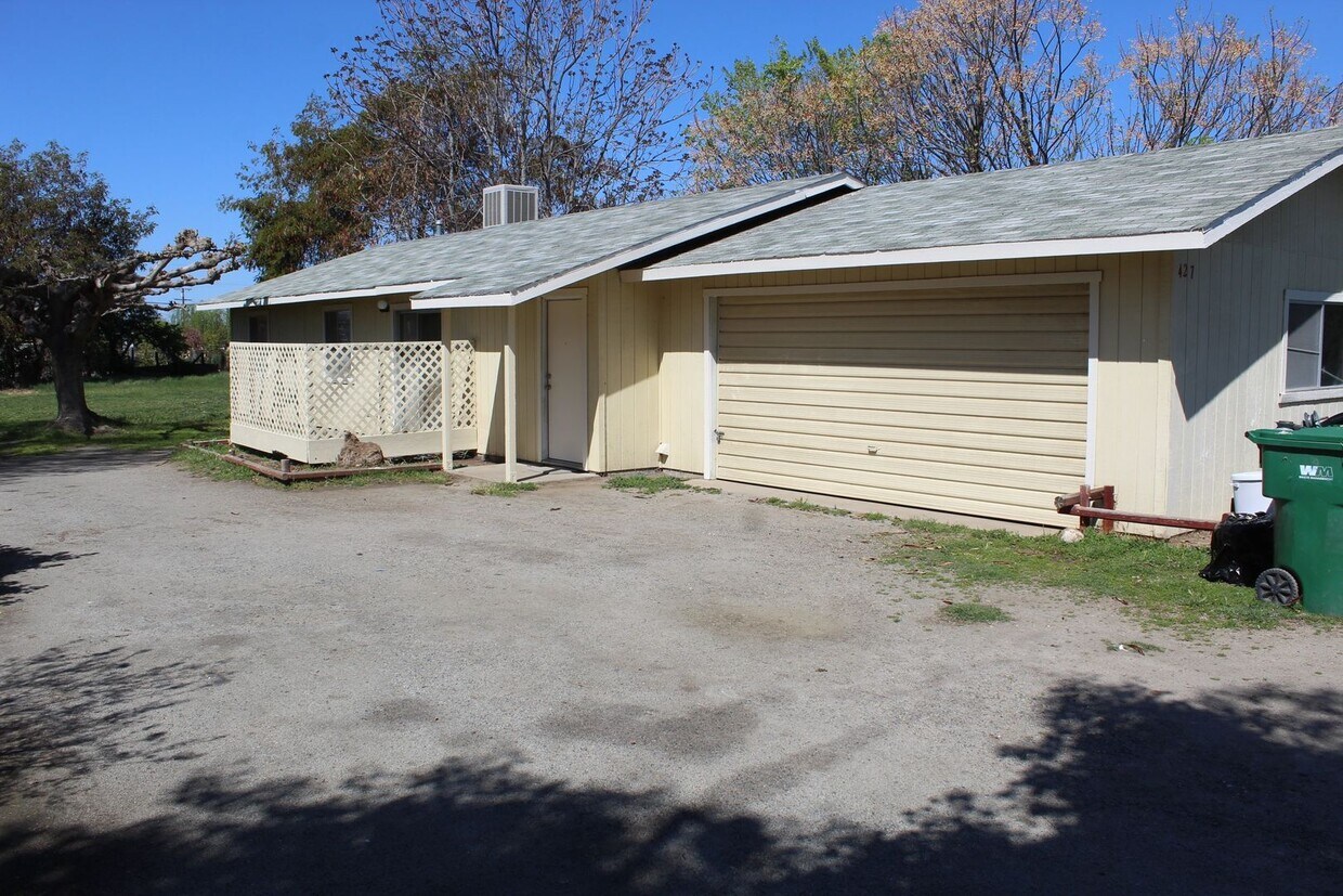 Primary Photo - 3 Bedroom 2 Bath Home close to Granite Hills