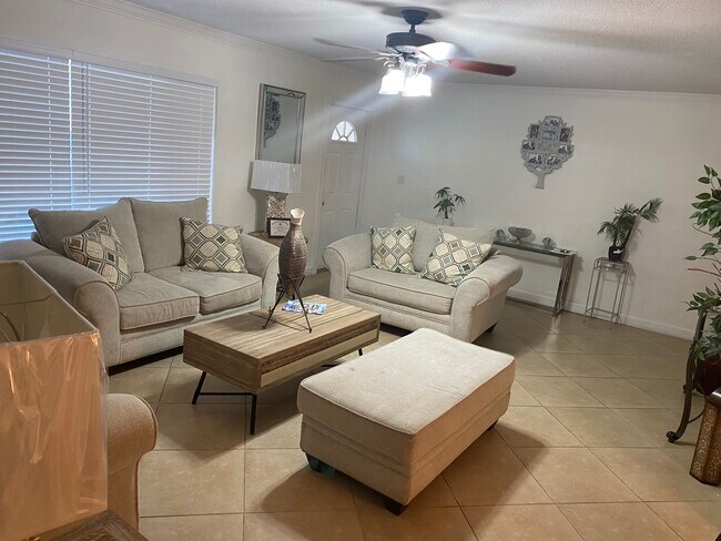 Foto del edificio - 9607 NW 66th St