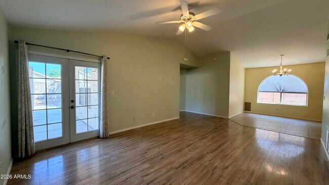 Building Photo - 1381 S Yucca Pl