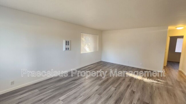 Foto del edificio - 2304 Spring Grove Ln