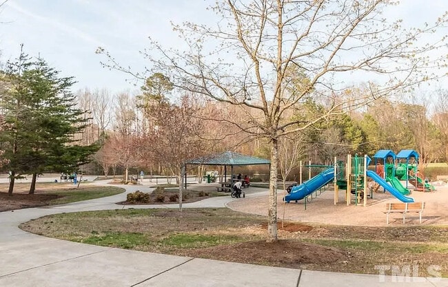 Building Photo - 102 Poplar Knoll Ct