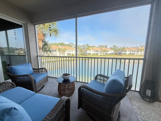 Foto del edificio - 2 Bed + Flex, 2 Bath Fully Furnished Annual Rental