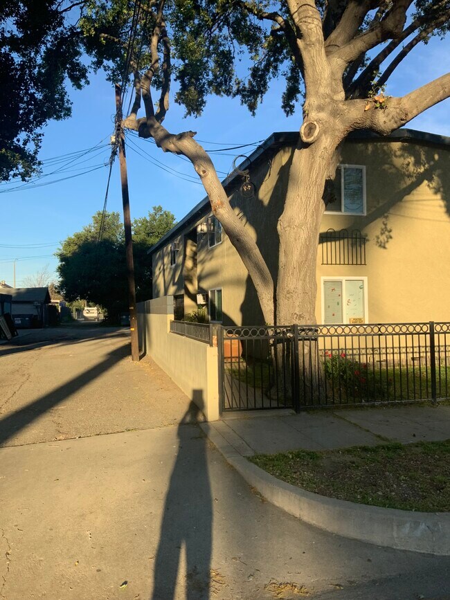 Foto del edificio - 837 S Gordon St