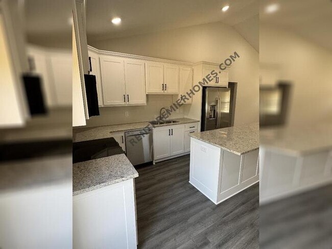 Foto del edificio - 12 Edward Dr