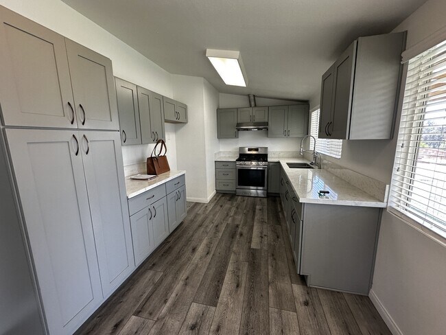 Foto del edificio - 10374 Lake Summit Dr