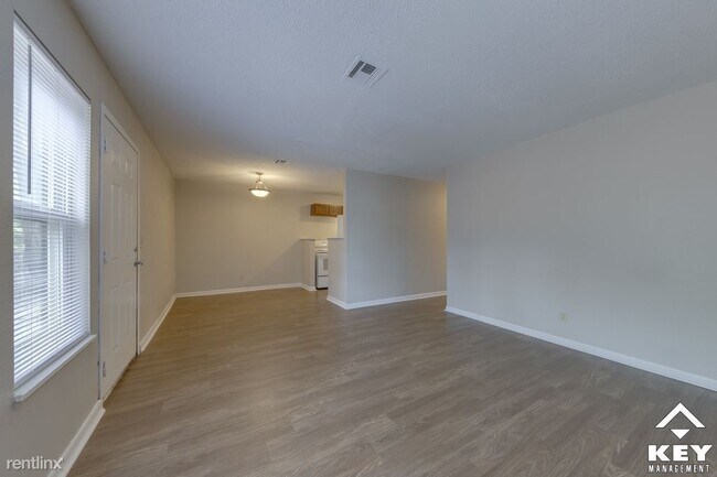 Building Photo - 3 br, 1 bath Duplex - 1014 S Everett St