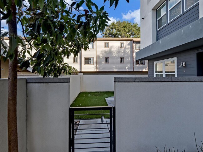 Foto del edificio - 1452 N Harbor Blvd