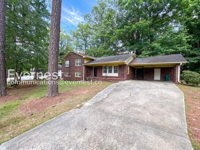 Foto del edificio - Limited Time Special Offer / 3 beds 2 baths Spacious Single Family Home with Carport and Deck /  ...