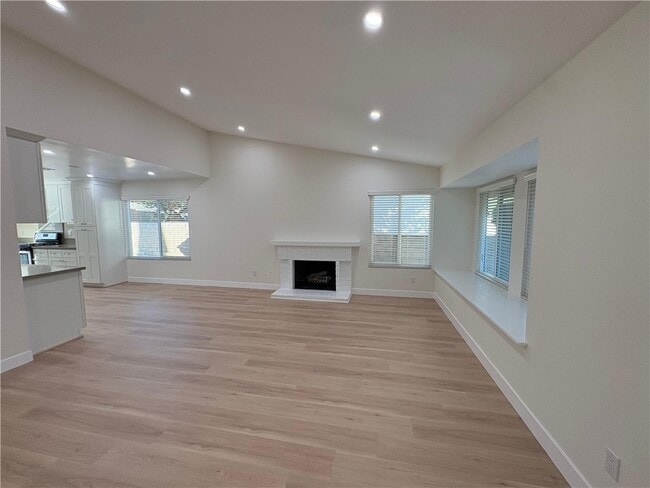 Foto del edificio - 23260 Forest Canyon Dr