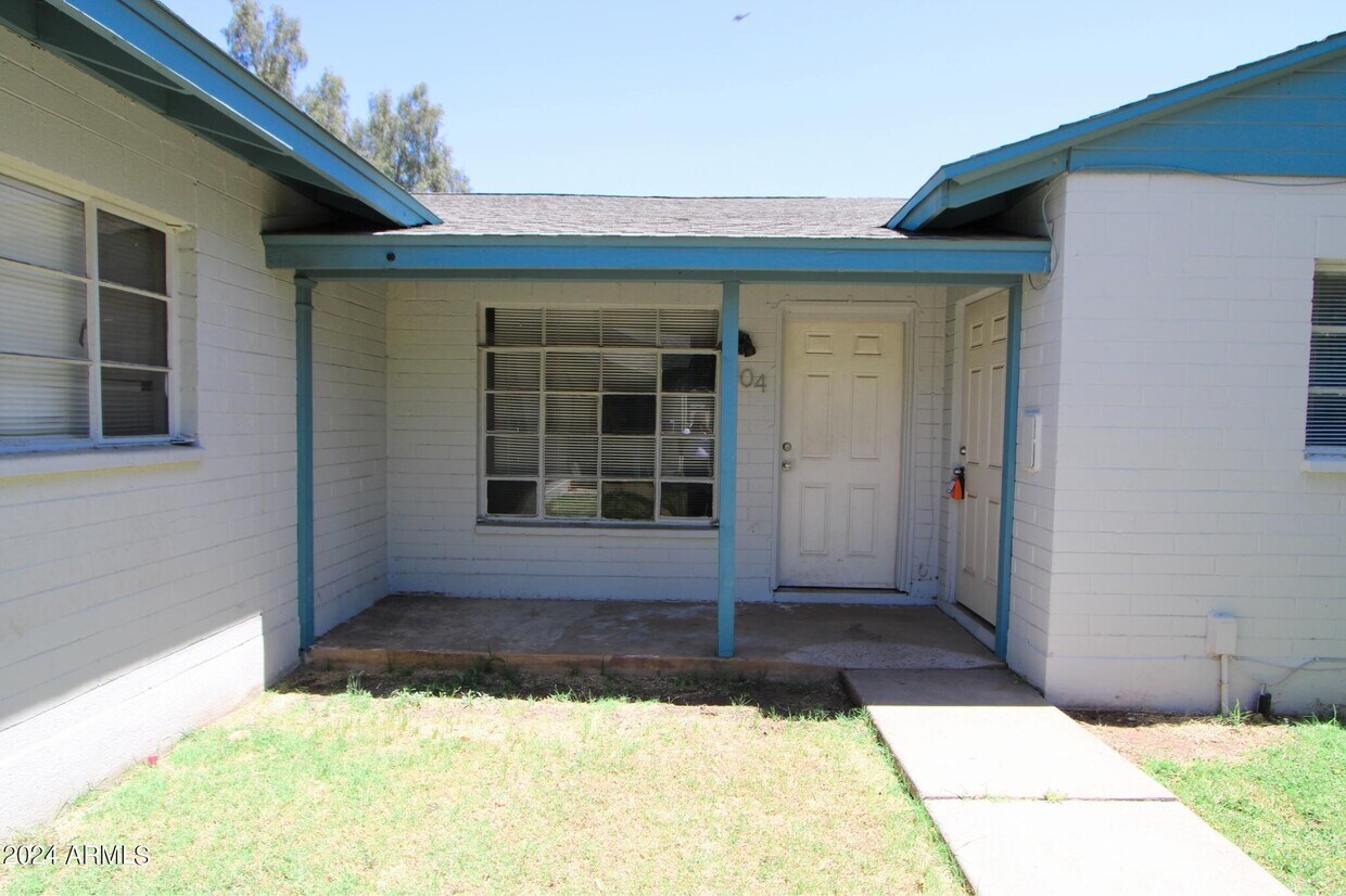 Primary Photo - 2925 N 19th Ave