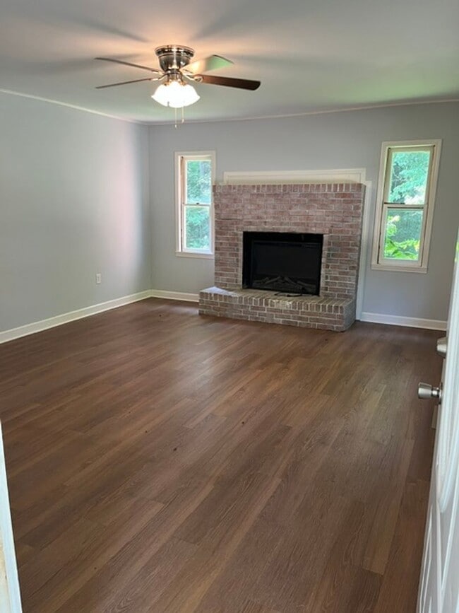 Building Photo - Welcome to your next home!