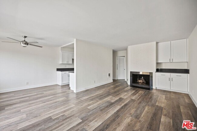 Foto del edificio - 12033 Goshen Ave