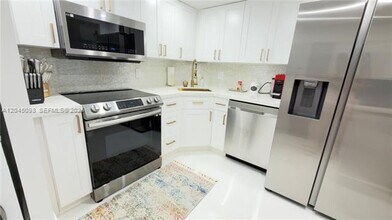 Building Photo - 2333 Brickell Ave