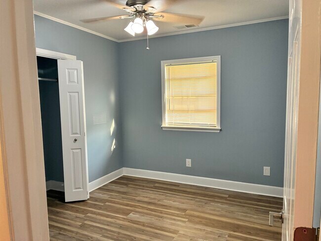 Foto del edificio - 1852 Hopkins Dr