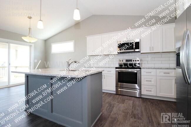 Building Photo - OPEN FLOOR PLAN!!  4 Bedroom, 3 Bath Home ...