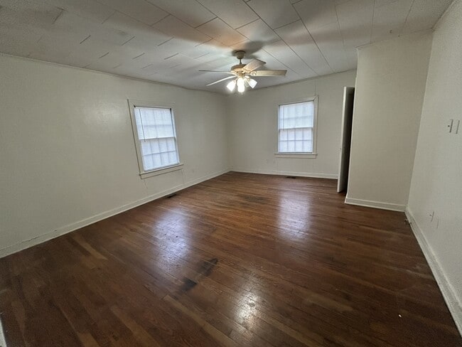 Building Photo - 955 N Curtis Ave