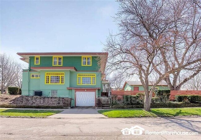 Building Photo - 3846 3rd St