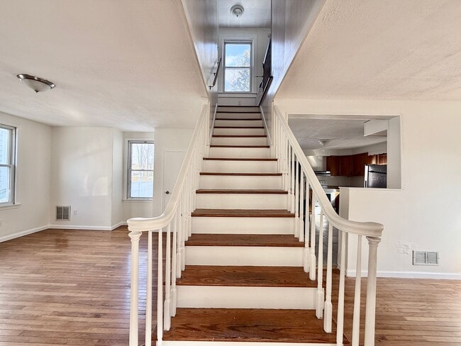 Foto del edificio - FOR RENT- Spacious 4 Bedroom 2 Bath Home in Penns Grove $2000