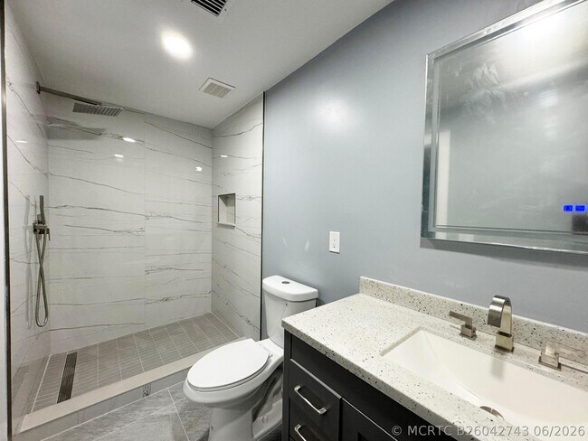 Foto del edificio - 702 NE Lanfair St
