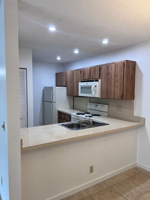Foto del edificio - 3400 Gardens E Dr