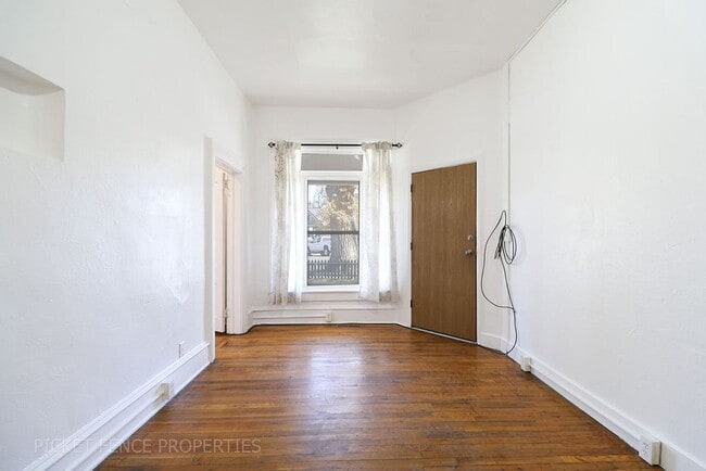 Building Photo - 605 Mathews St