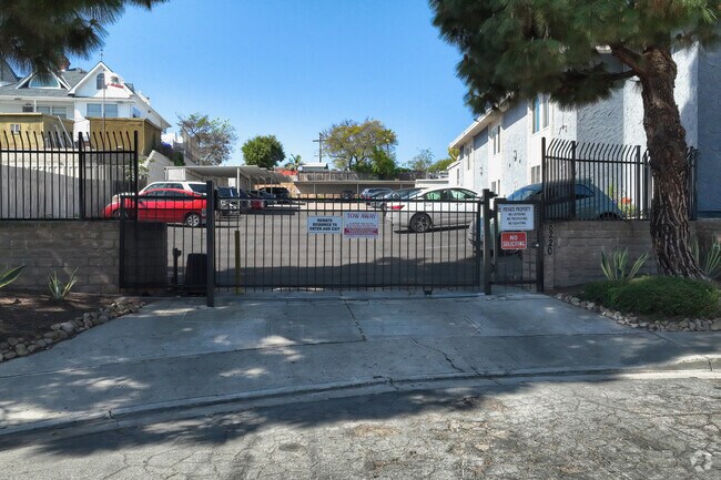 Entrada - Villa Knolls Apartments