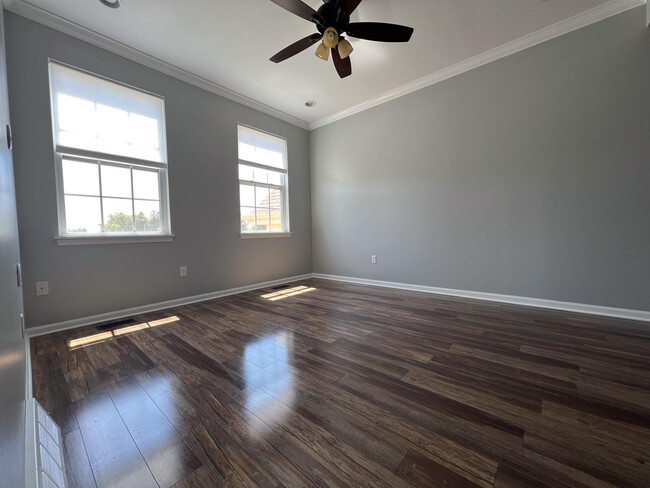 Building Photo - 409 Parker Dr