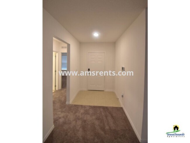 Foto del edificio - 711 Swallow Ln