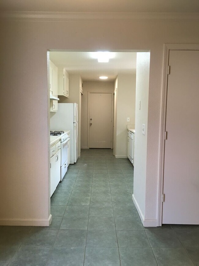 Foto del edificio - East Redding Duplex off Shasta View