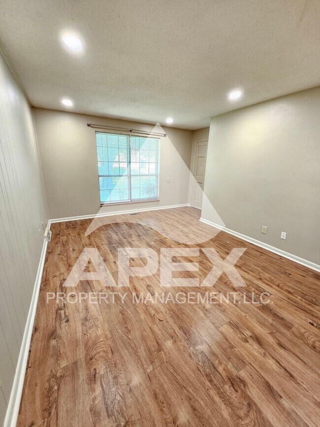Foto del edificio - 7324 Deane Hill Dr