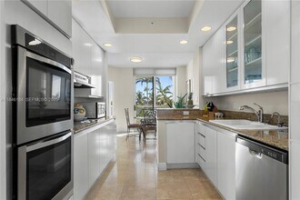 Building Photo - 21050 Point Pl