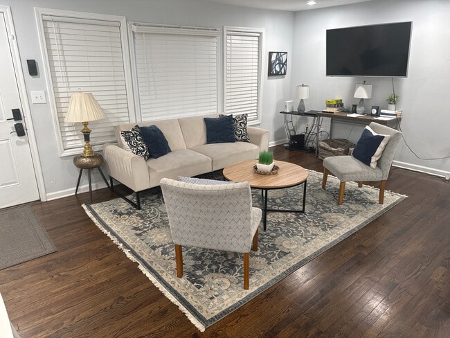 Room in House on Holly Rd NW - Room in House on Holly Rd NW