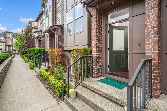 Foto del edificio - 1363 Chelsea Walk NE