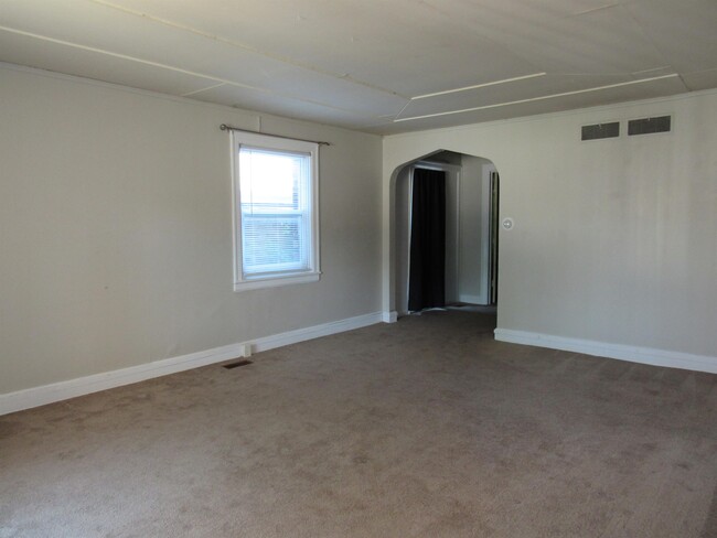 Building Photo - 319 W Elm St