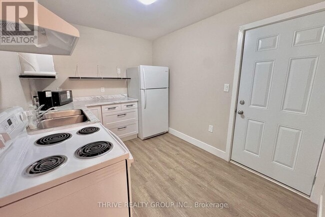 Building Photo - 87 Frank St