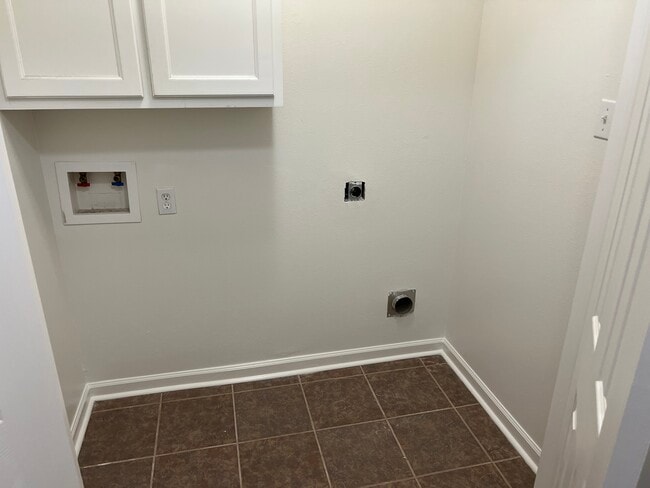 Laundry Room - 9417 Lockhart Rd