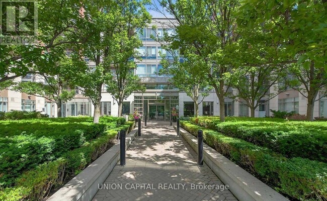 Building Photo - 500 Queens Quay W