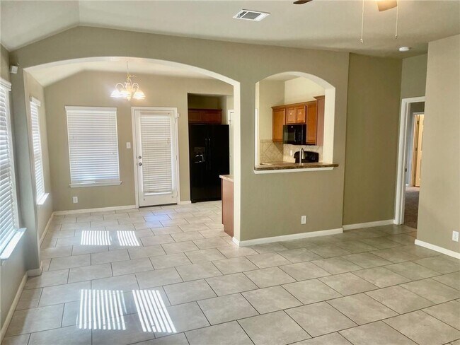 Building Photo - 105 Casita Cove