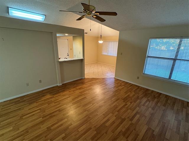 Foto del edificio - 232 Lodge Rd