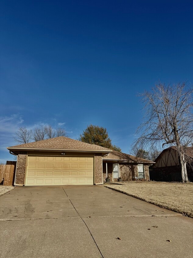 Photo - 1108 Countrywood Ln (Edmond, OK)