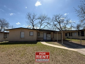Building Photo - 230 Craigmont Ln