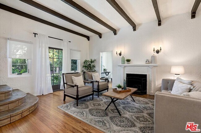 Foto del edificio - 316 N Sycamore Ave