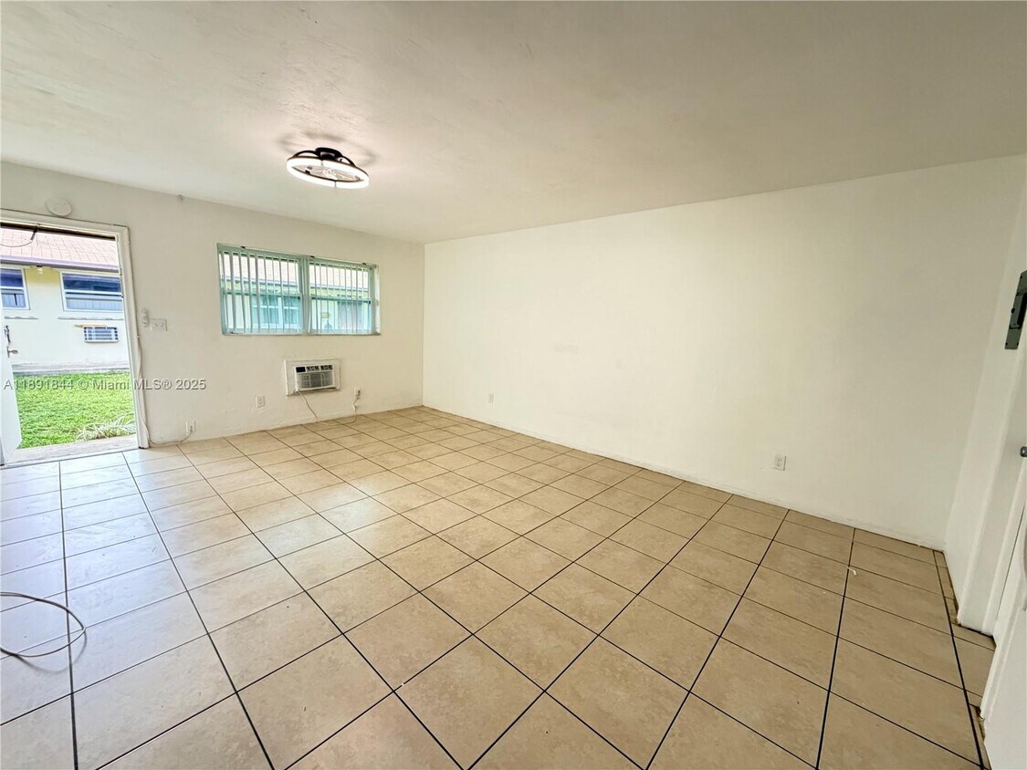Foto principal - 717 NE 1st St