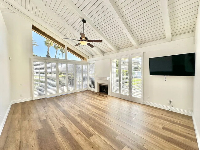 Building Photo - "Charming 3-Bed Oasis with 2 Full Baths in Prestigious Rancho Santa Fe!"