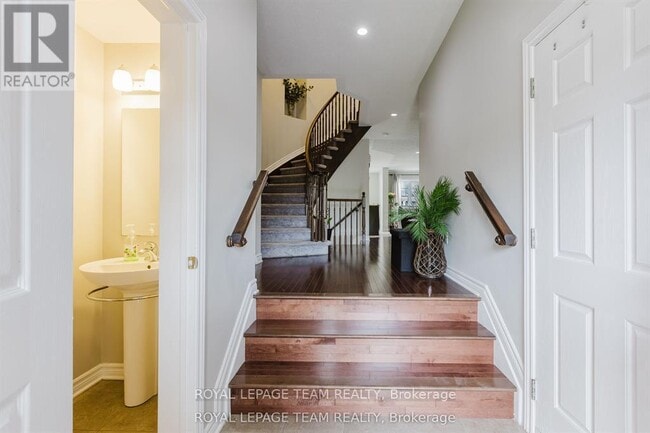 Photo du bâtiment - 121 Mancini Way